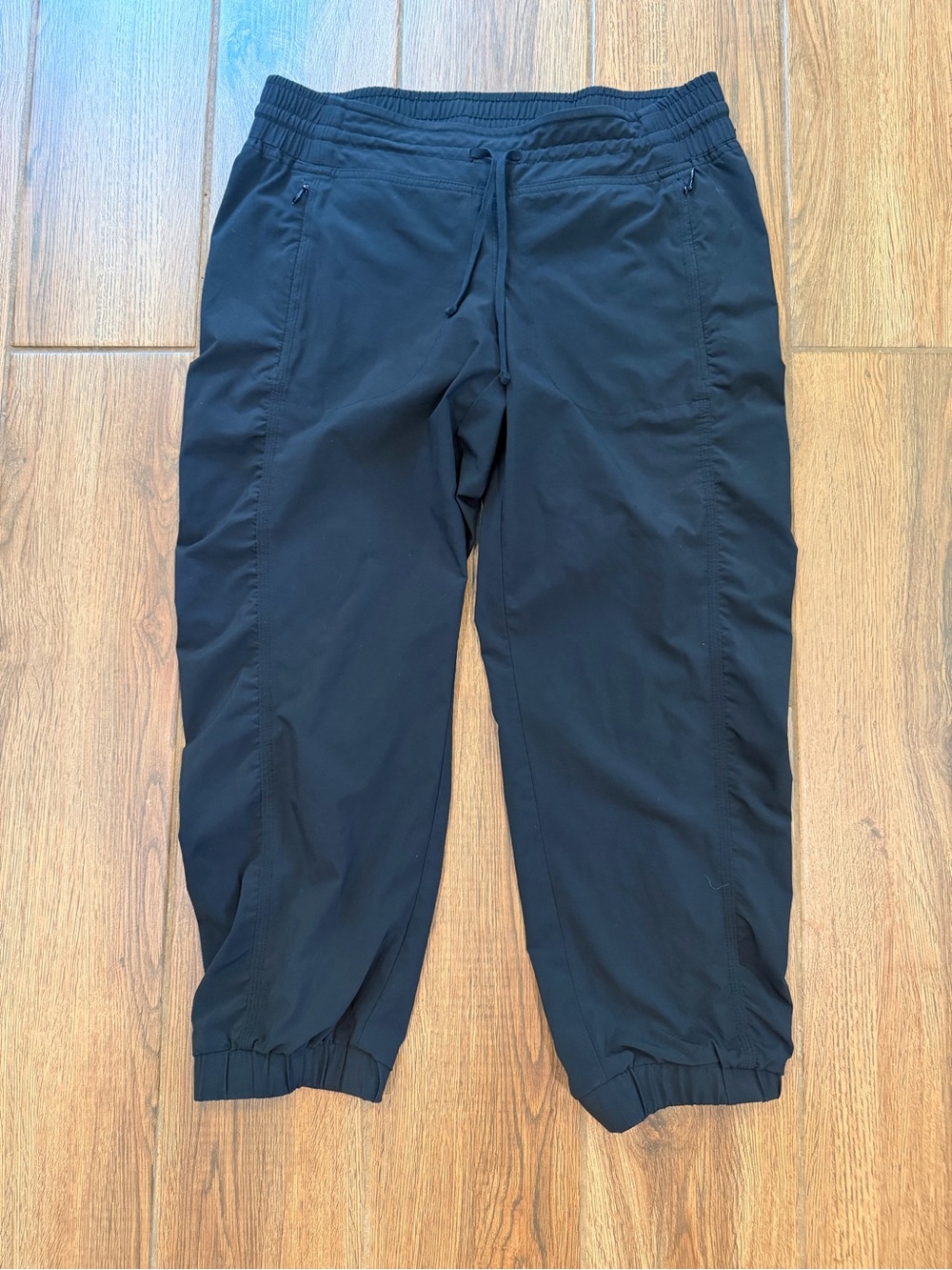 Athleta Women’s Cropped Jogger Pants Black Drawstring Pockets Size 4